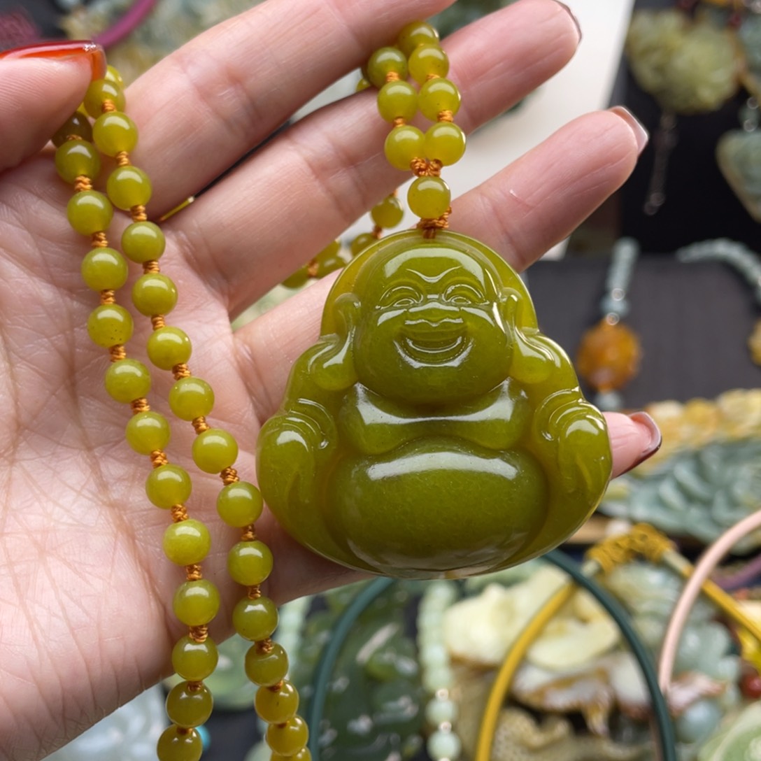 蛇纹石玉颈饰未镶嵌