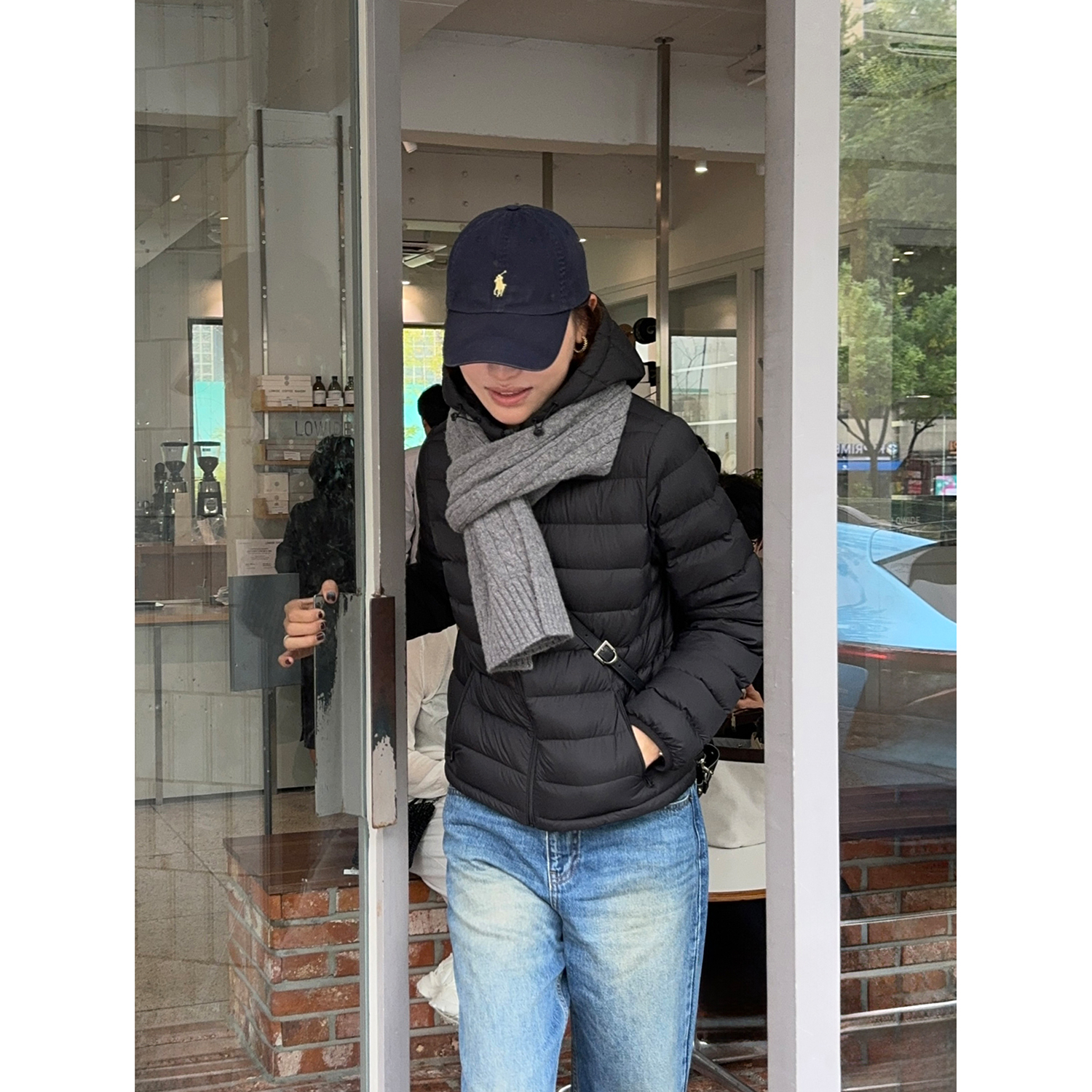 YANGLE_短款羽绒服女2025年冬季新款韩版轻薄连帽排骨白鸭绒外套