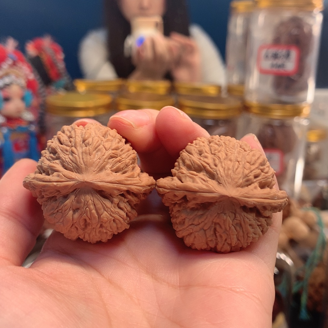 文玩核桃吊坠37 绣球