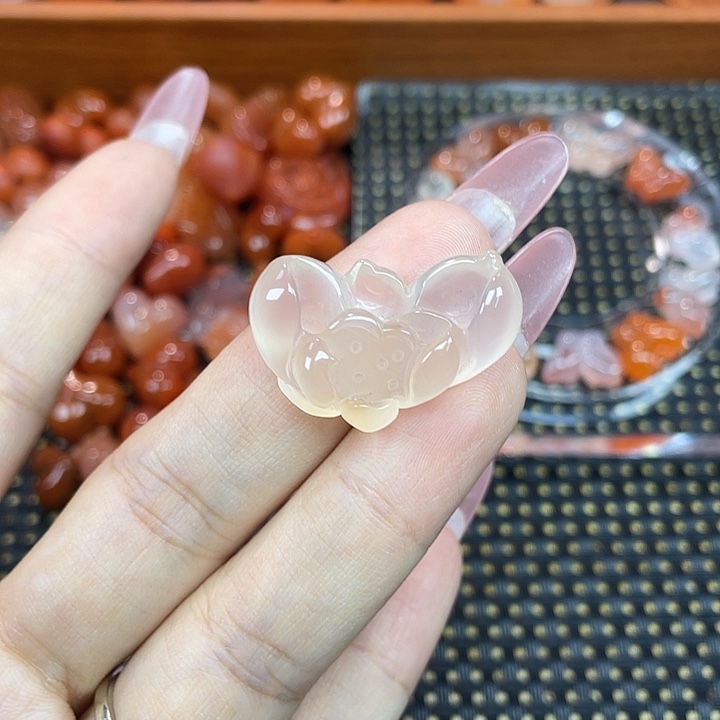 南红玛瑙未镶嵌颈饰荷花