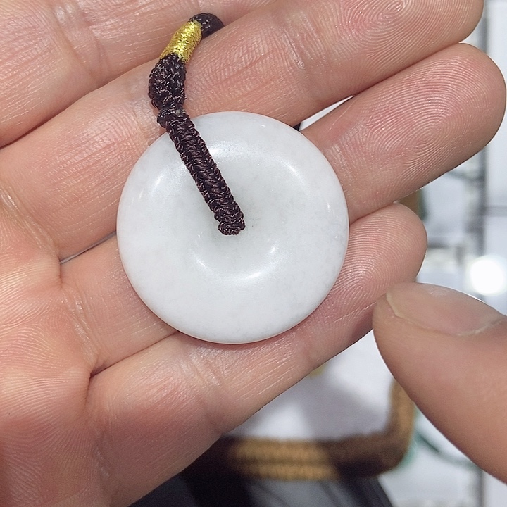 独山玉颈饰未镶嵌