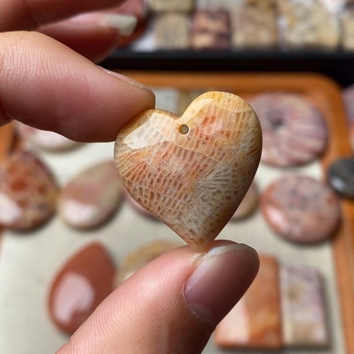 硅化玉颈饰未镶嵌黄****蹊