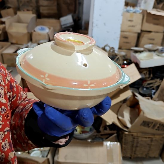 摆件盘子碗茶壶啥都有