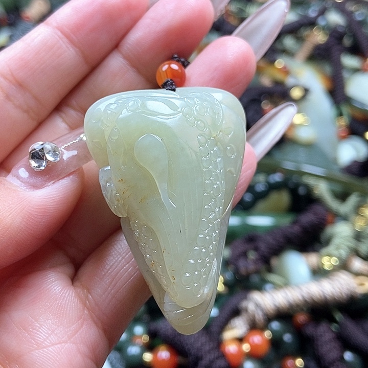 和田玉颈饰足铂镶嵌