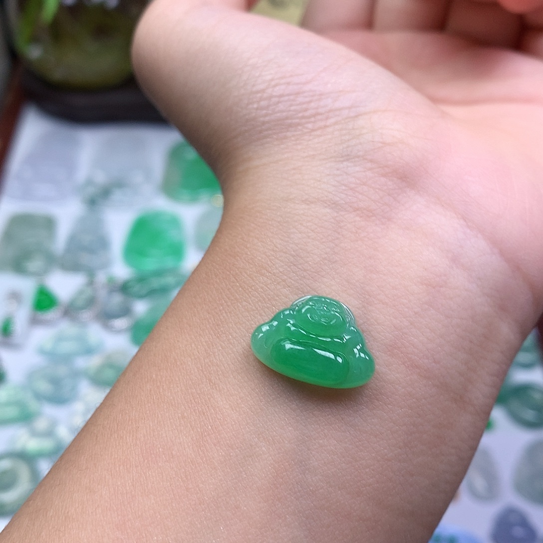 翡翠裸石缅甸天然A货翡翠阳绿佛公