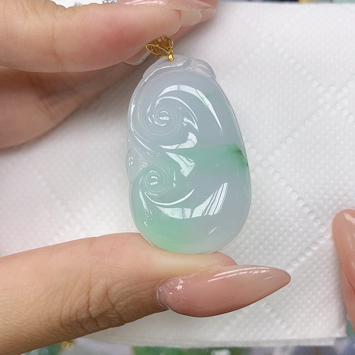 颈饰18K金镶嵌翡翠