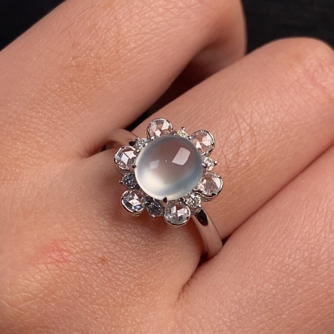 翡翠戒指18K金镶嵌翡翠白蛋戒指