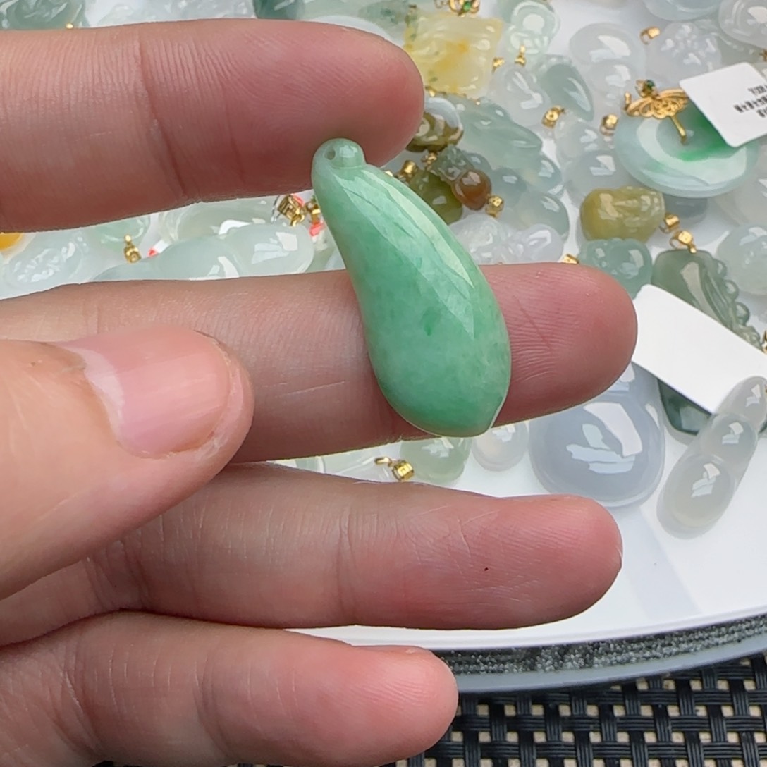 【闪购商品】翡翠颈饰未镶嵌福瓜