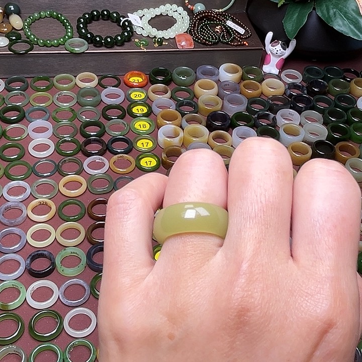 和田玉戒指未镶嵌16.4牛油果