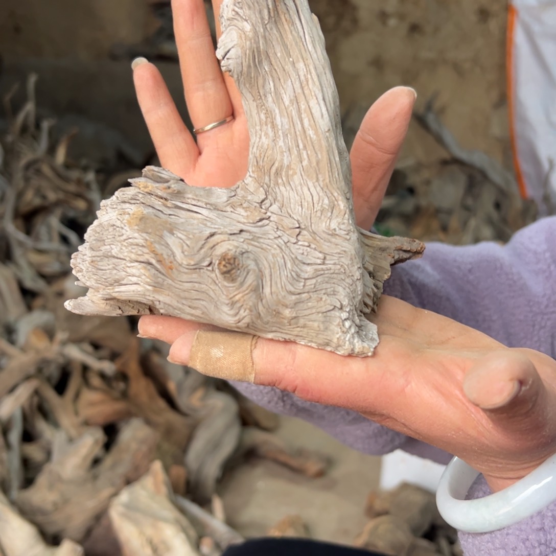 柏木（崖柏）厦****。