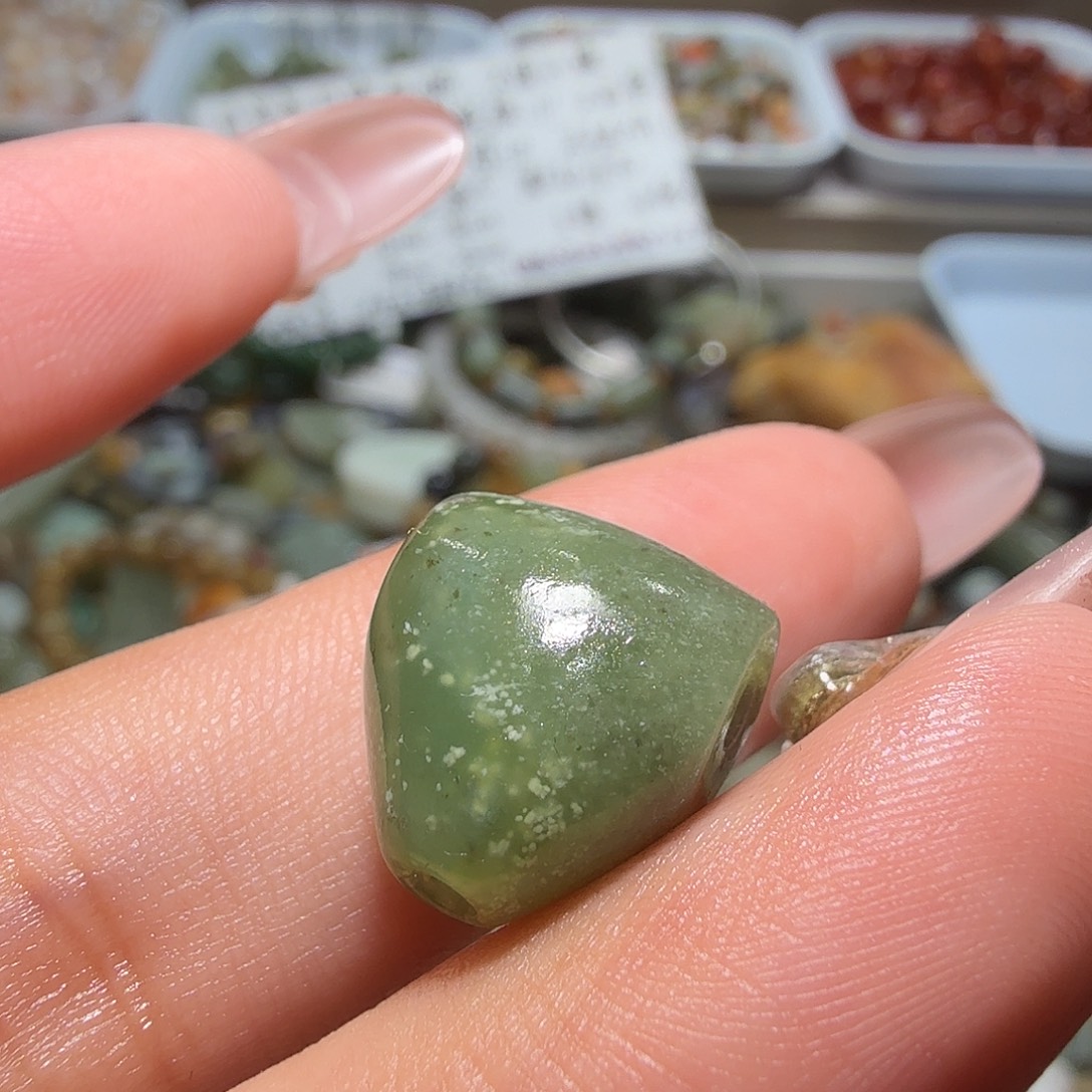 和田玉未镶嵌珠宝奇石