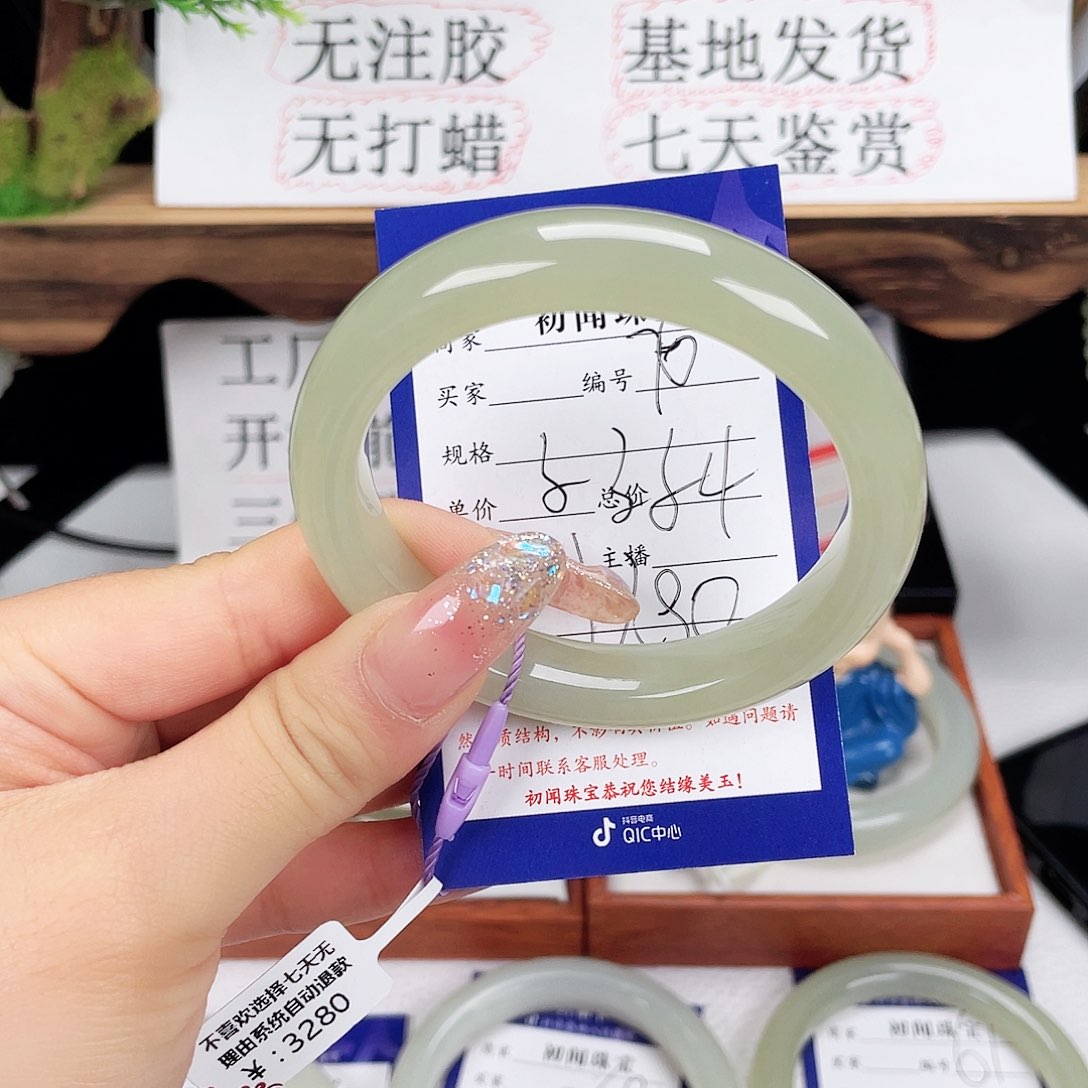 和田玉手镯未镶嵌