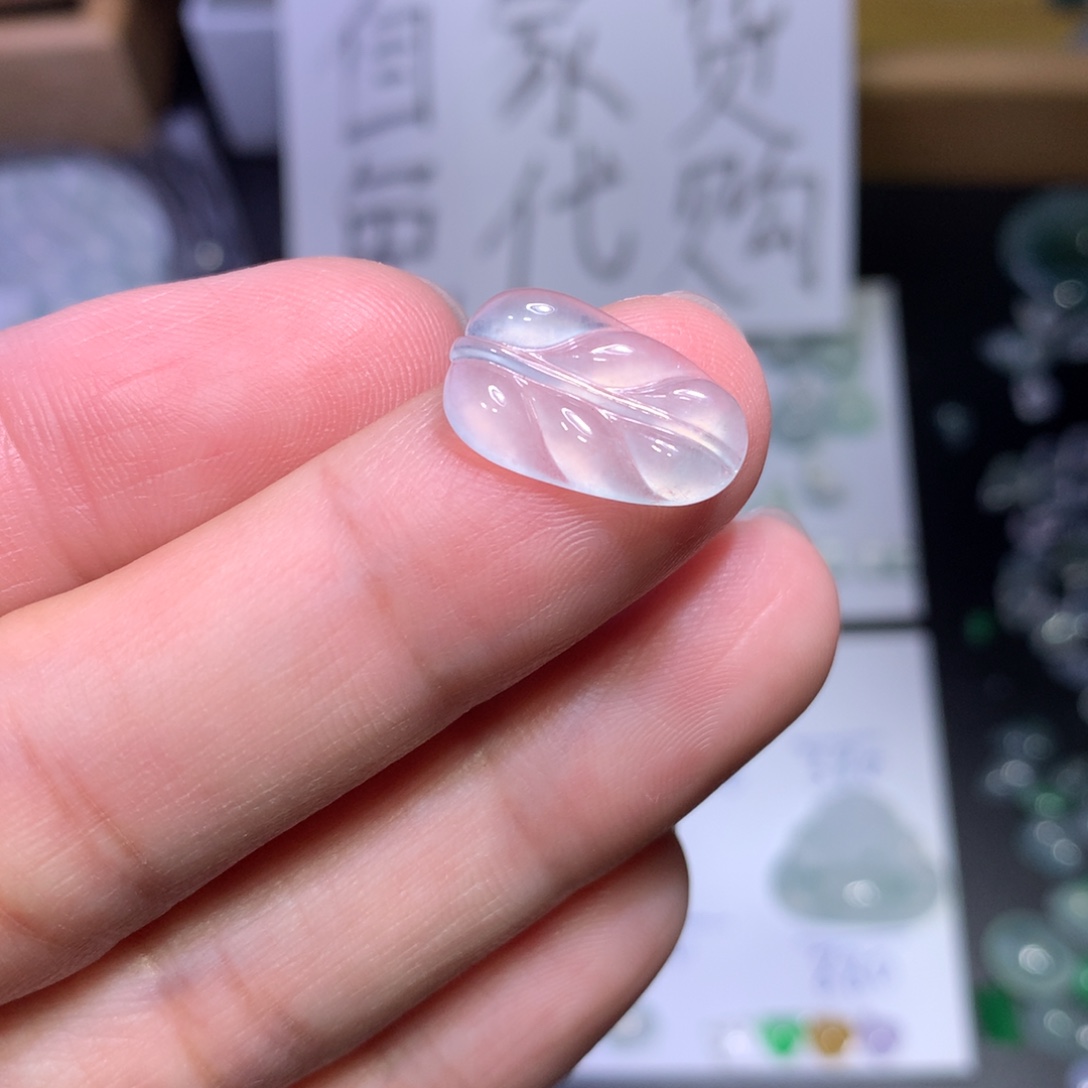 翡翠未镶嵌颈饰高冰叶