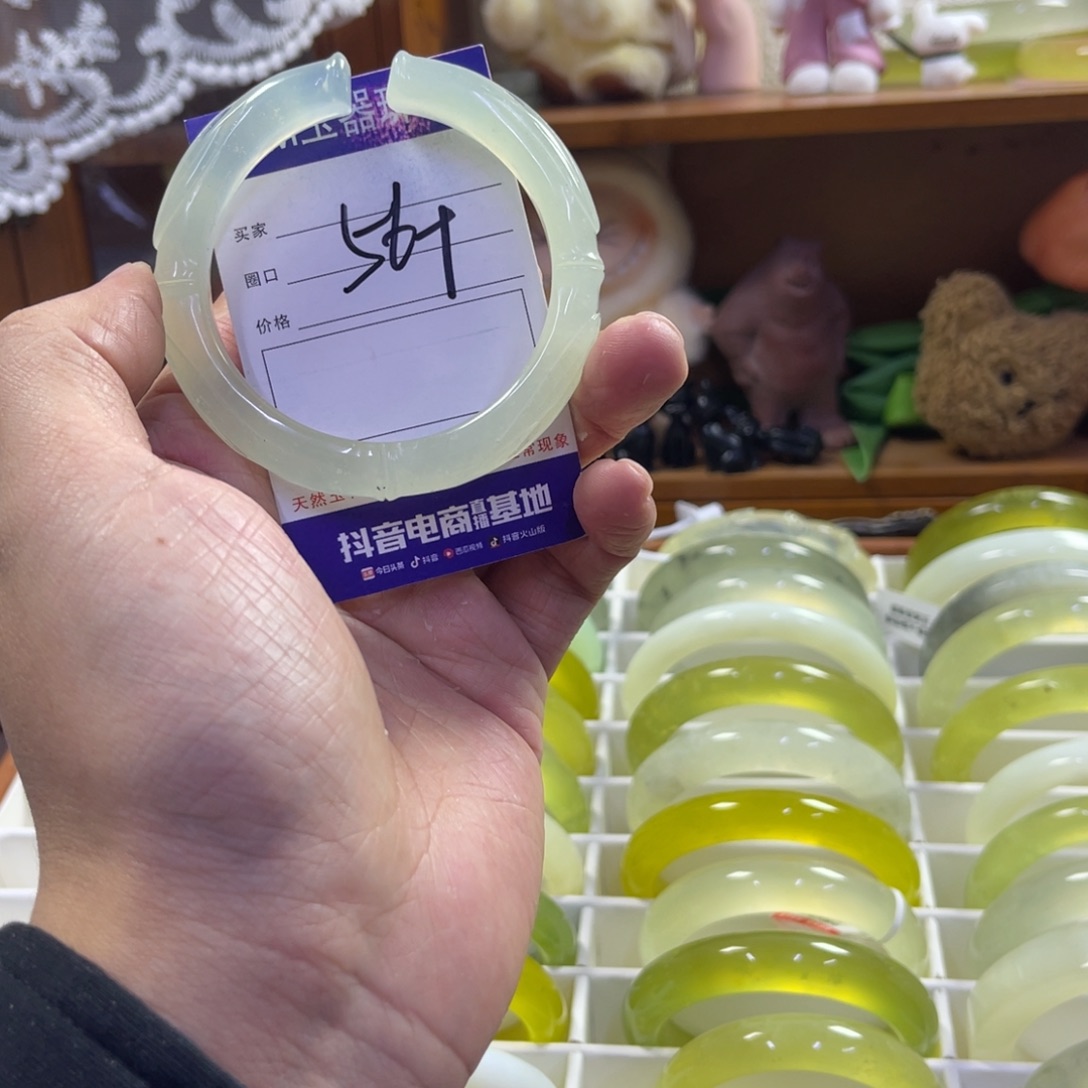 蛇纹石玉未镶嵌手镯400