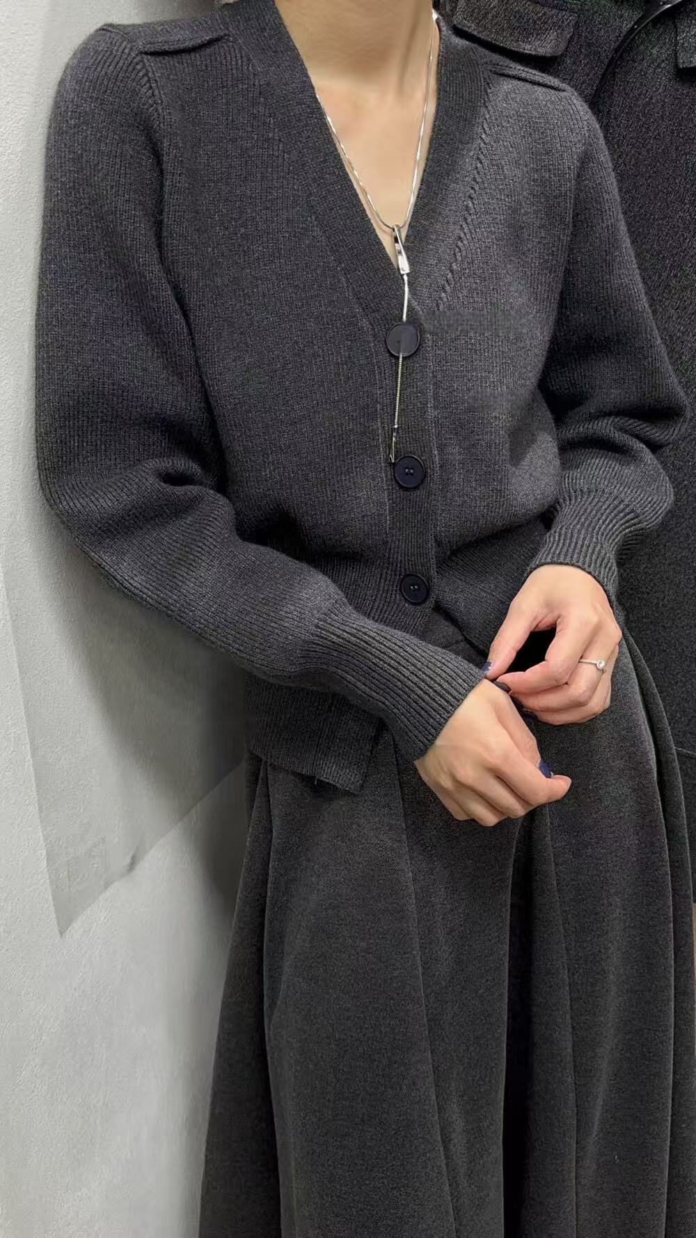 慢慢[351-400]2025秋冬新款高级显瘦气质时尚百搭上衣15