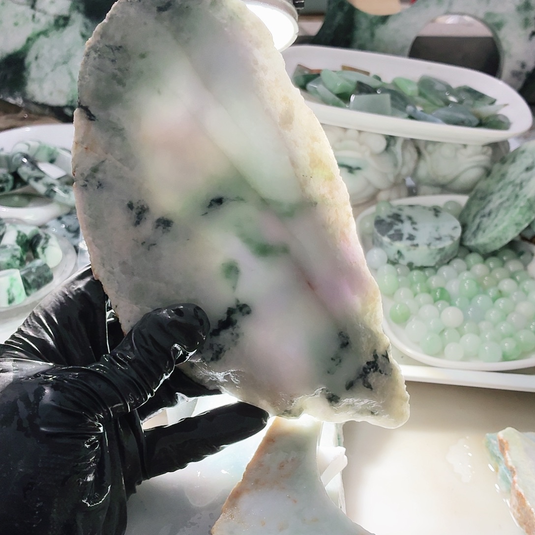 翡翠未镶嵌颈饰边角料