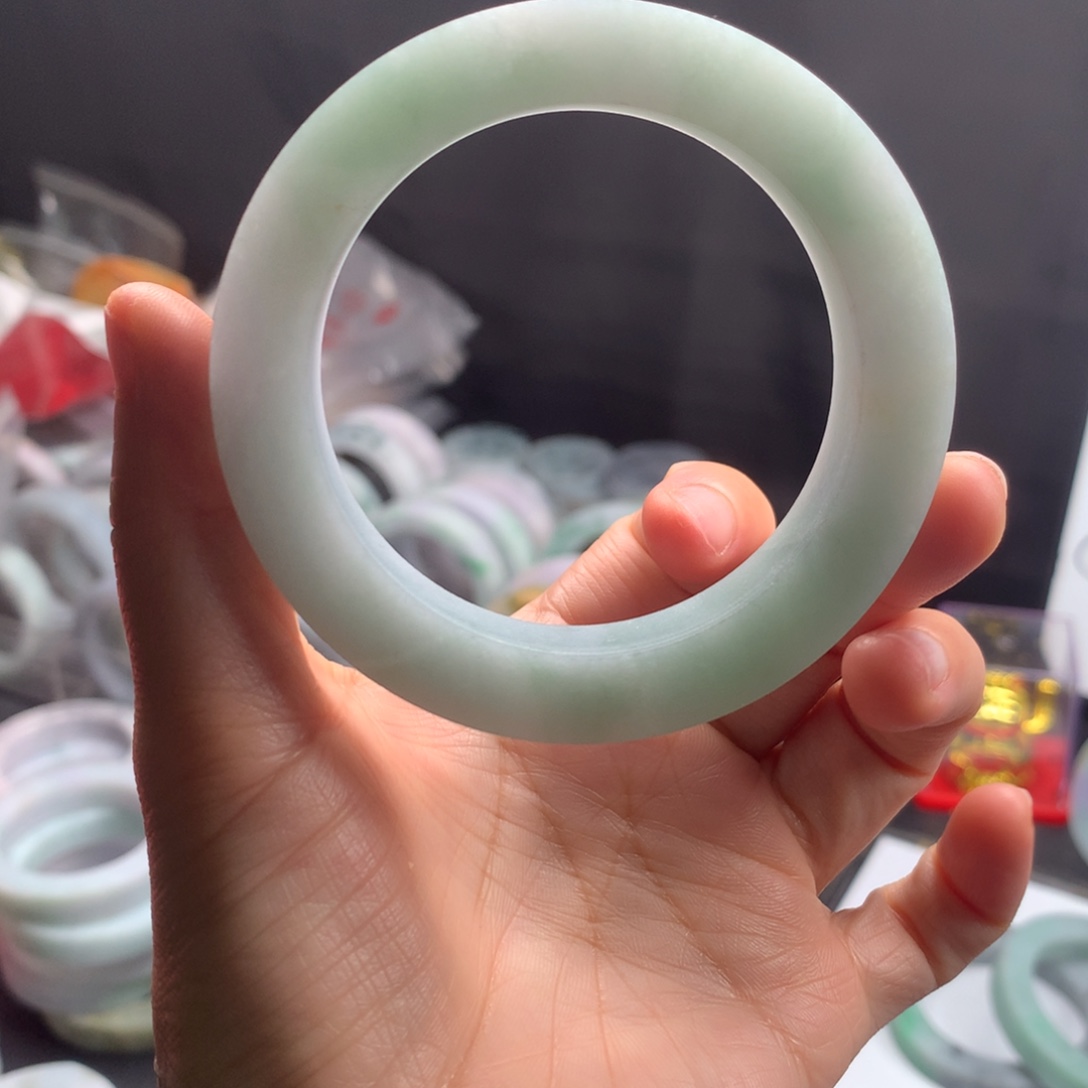 定制翡翠未镶嵌手镯