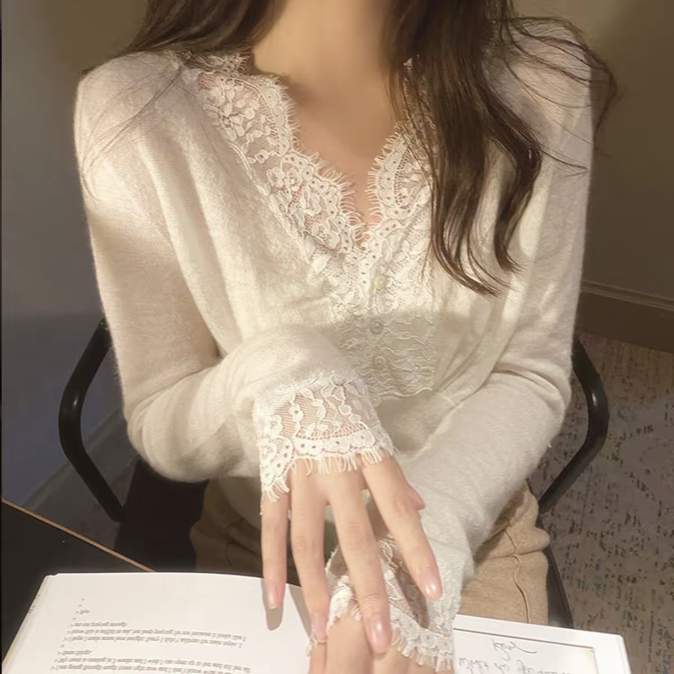 高级感法式纯欲蕾丝V领长袖女秋冬季新款洋气百搭针织打底衫#3053