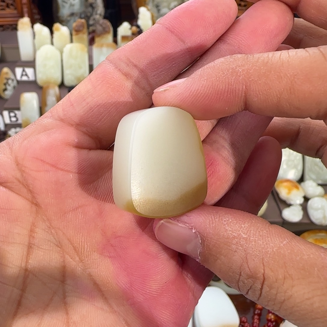 和田玉（糖玉）未镶嵌颈饰