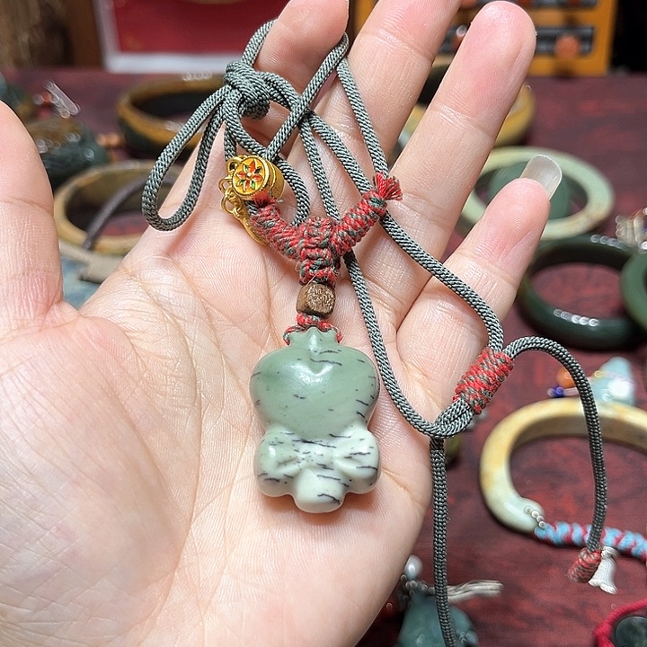 和田玉吊坠未镶嵌