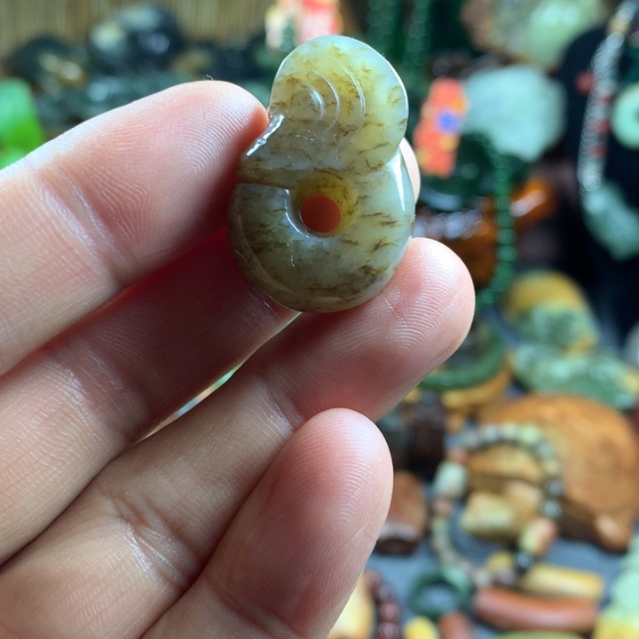 岫岩河磨玉（透闪石质玉）吊坠未镶嵌