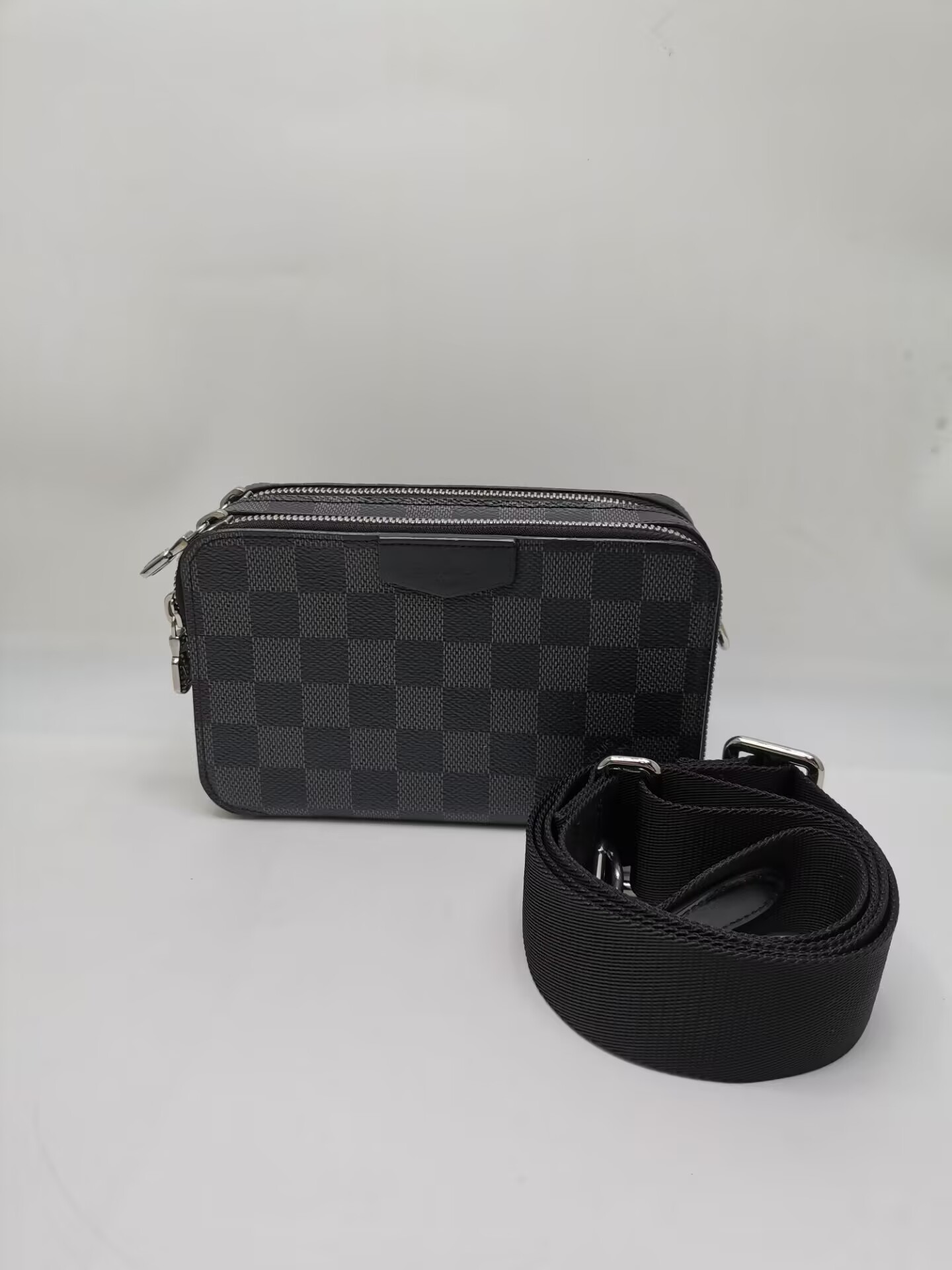99新 LouisVuitton/路易威登 80175 LV ALPHA黑色棋盘格斜挎包