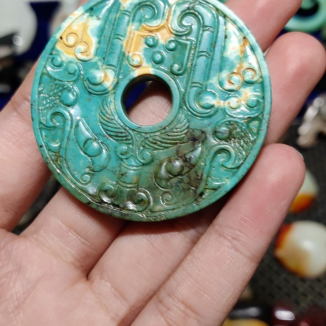 透闪石质玉未镶嵌颈饰