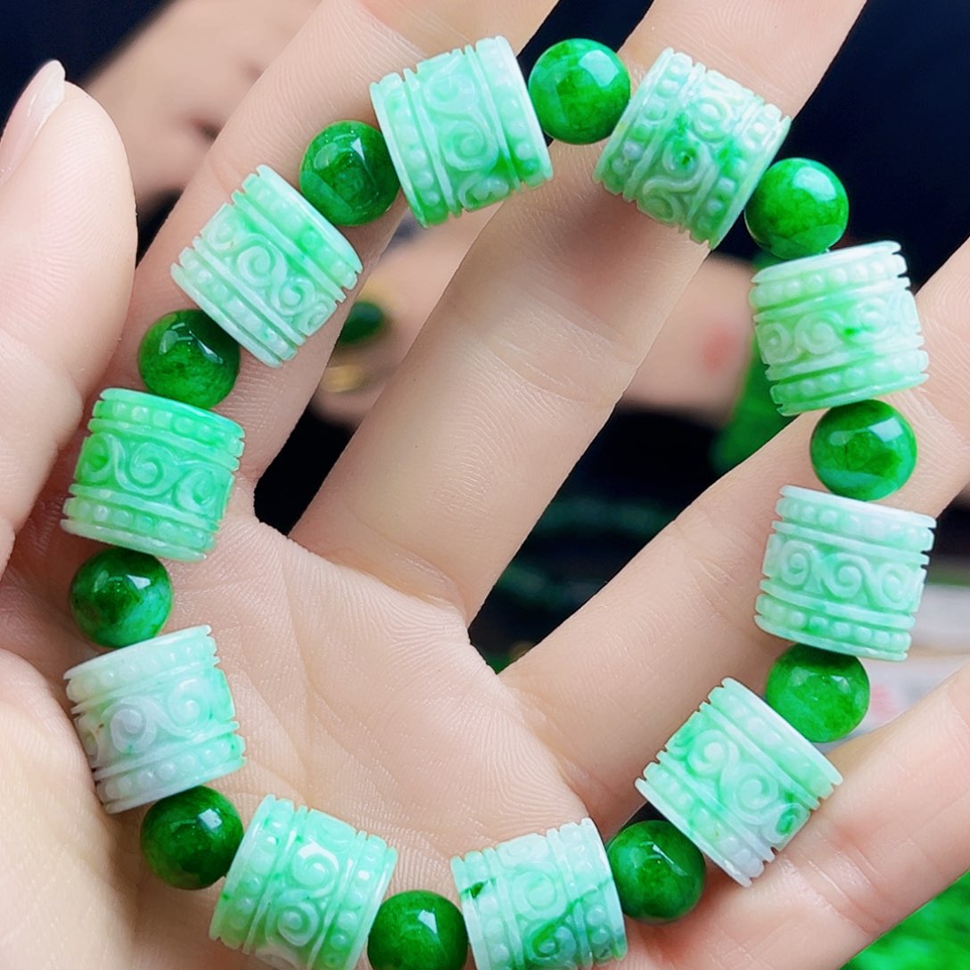 颈饰未镶嵌翡翠多样性