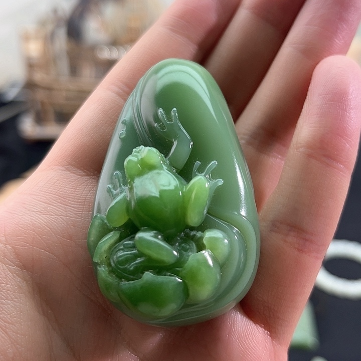 和田玉颈饰未镶嵌碧玉粉青-呱呱来财