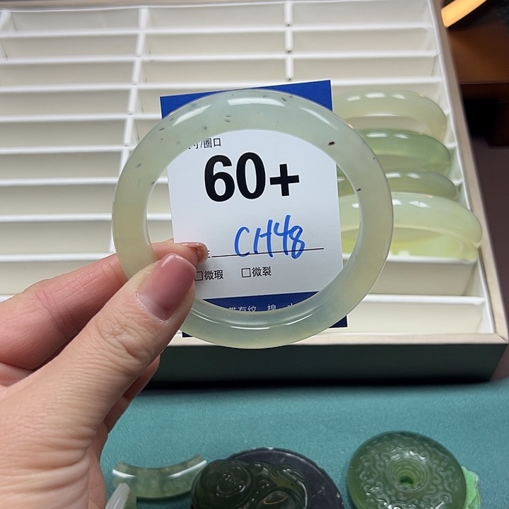 蛇纹石玉手镯未镶嵌