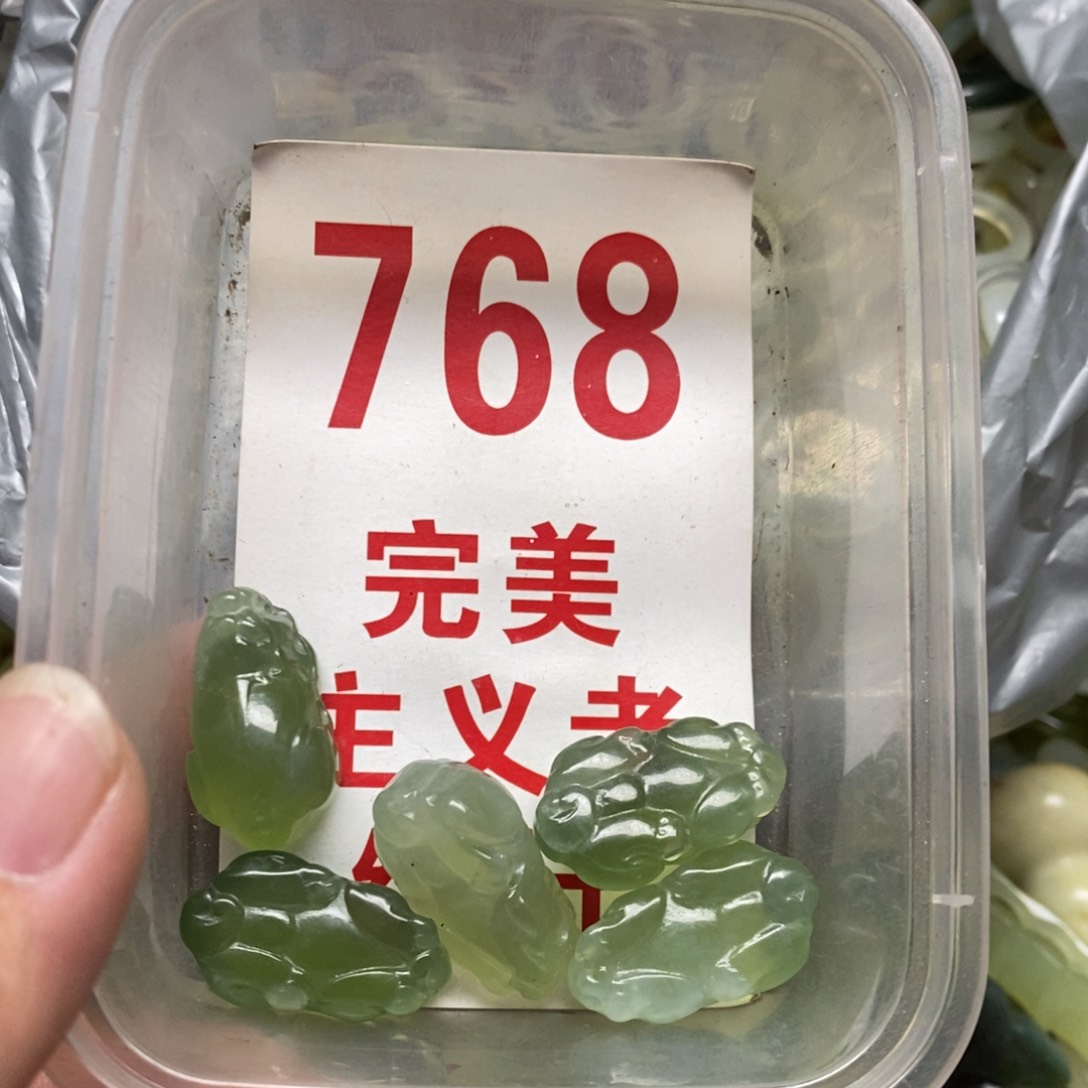 蛇纹石玉挂坠未镶嵌