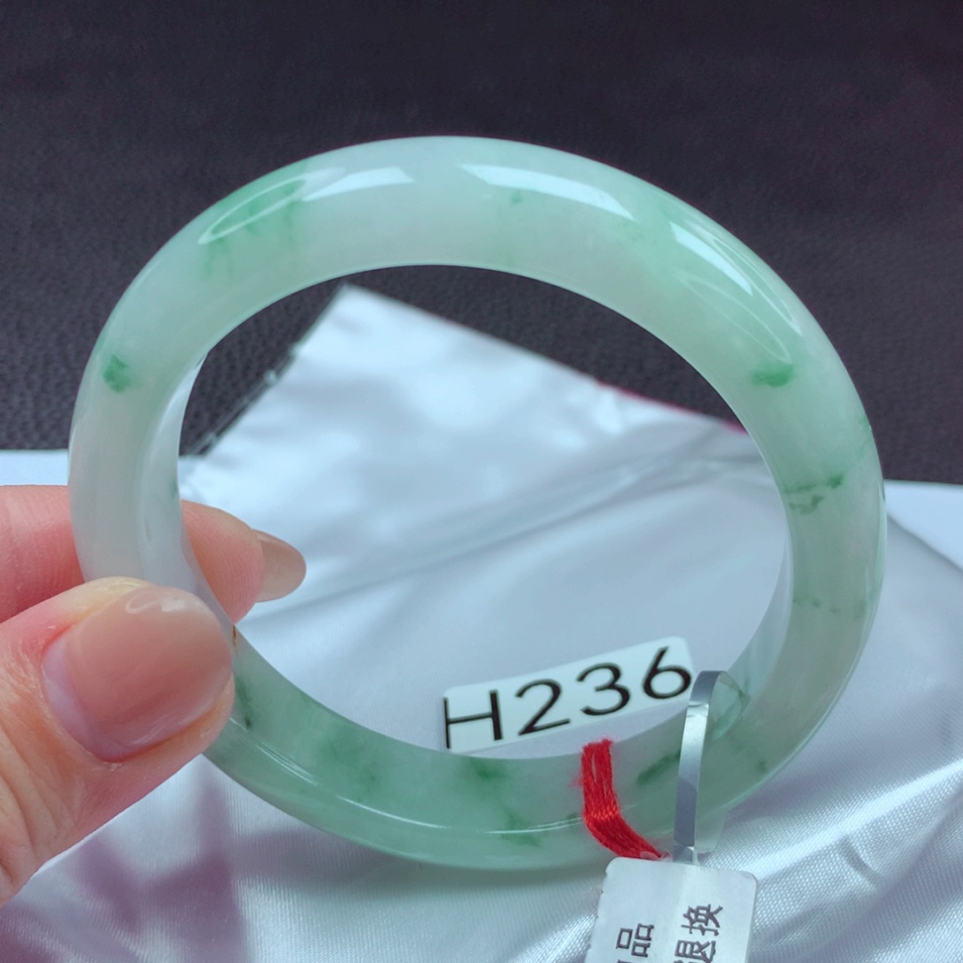 翡翠手镯未镶嵌手镯88