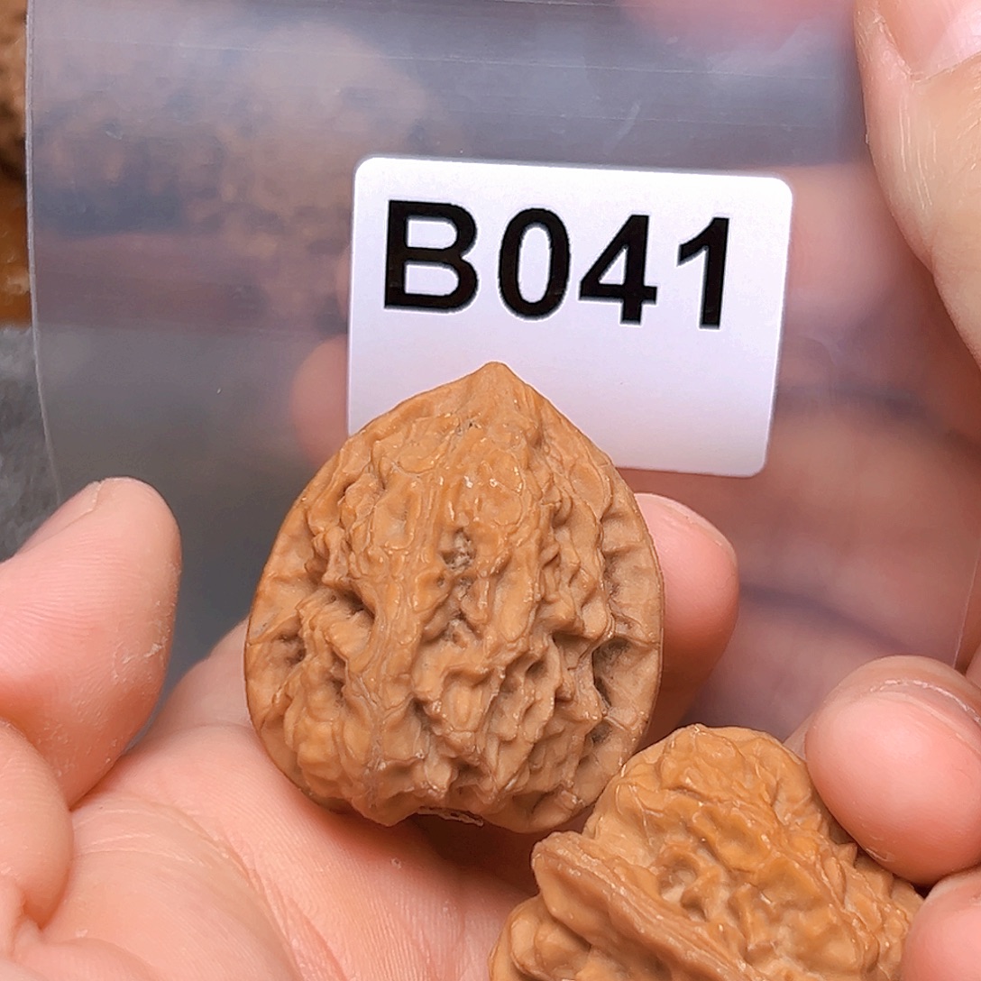 吊坠文玩核桃35梨木台