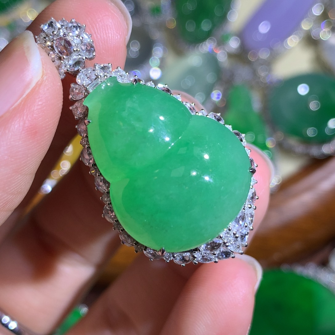 翡翠颈饰18K金镶嵌葫芦