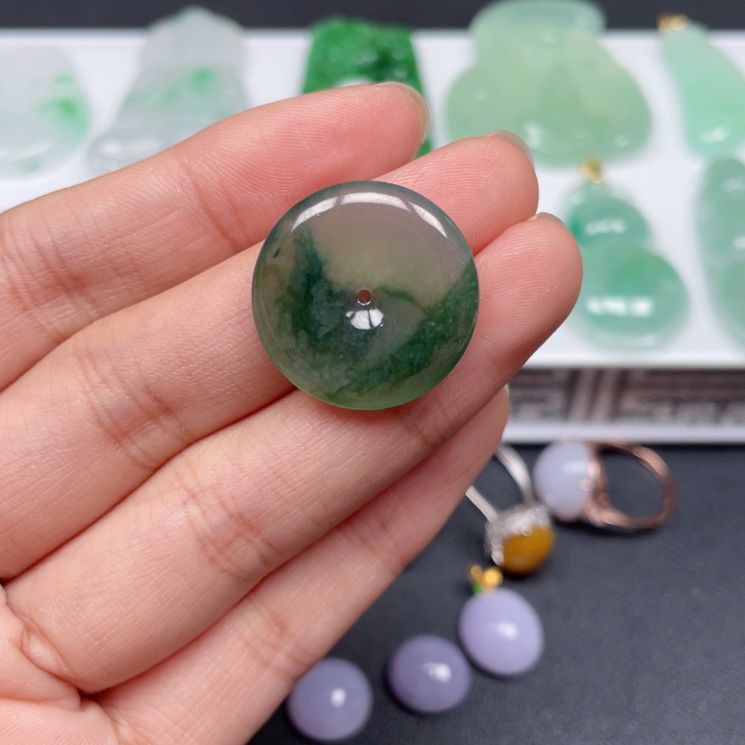 翡翠颈饰18K金镶嵌翡翠