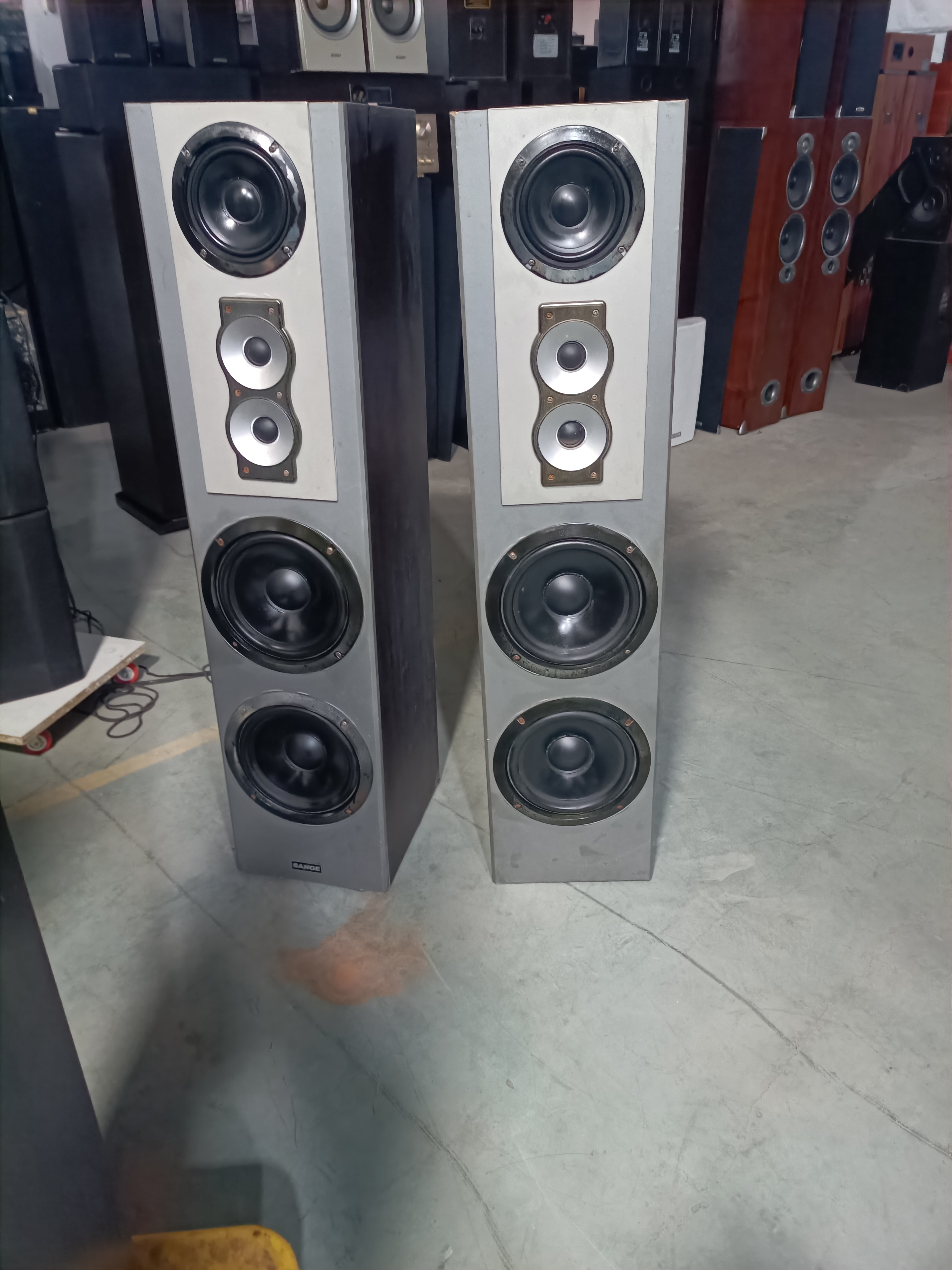 双八寸三分频落地音箱，不包邮