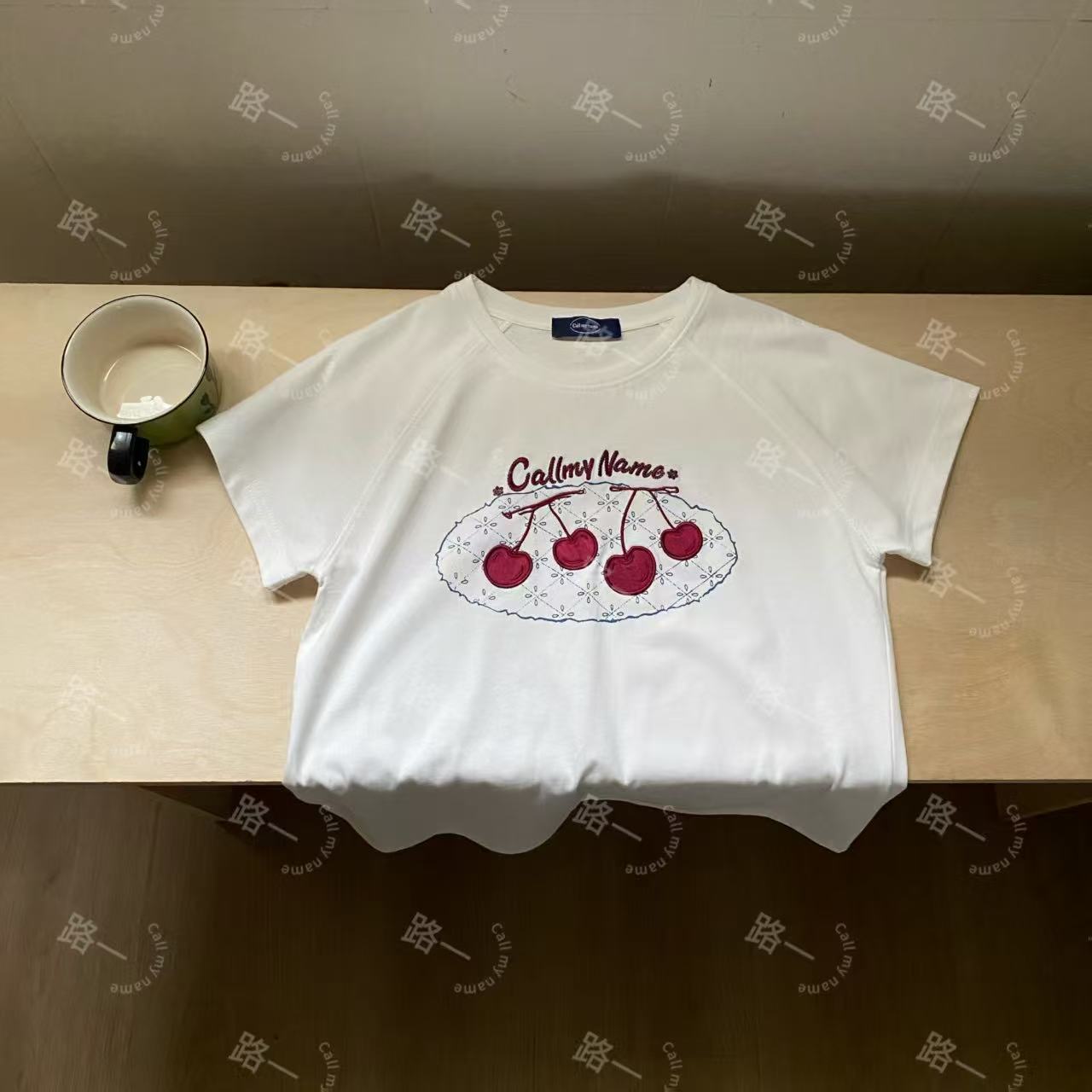 韩国代购.Call my name 缎樱桃短袖 L25062123