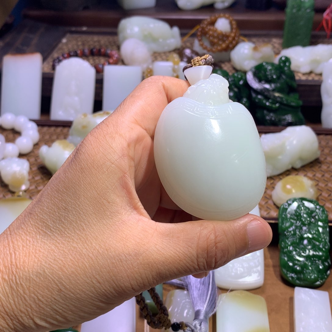 和田玉未镶嵌颈饰