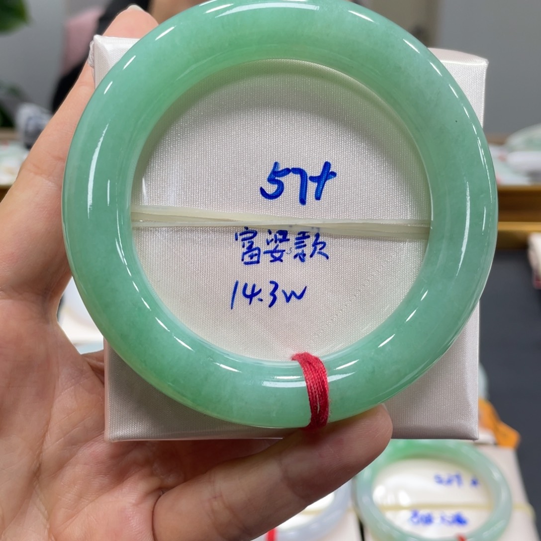 翡翠未镶嵌手镯翡翠