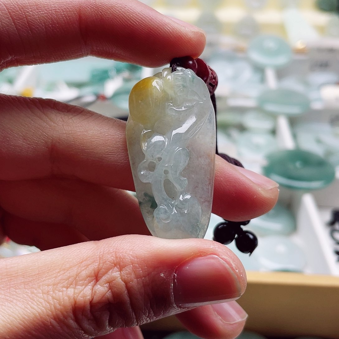 翡翠颈饰未镶嵌天然翡翠