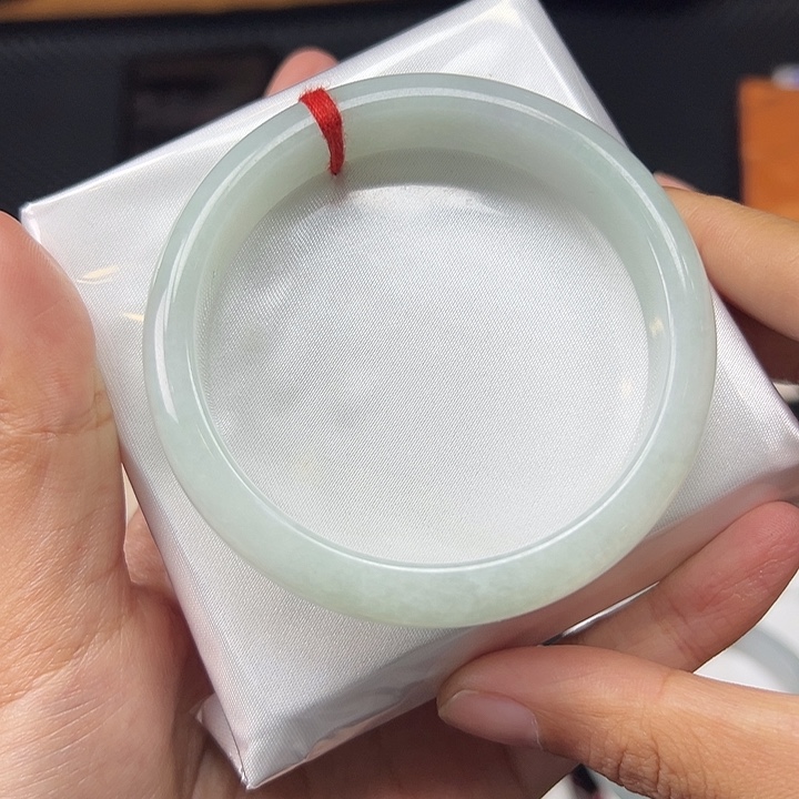 翡翠手镯未镶嵌手镯