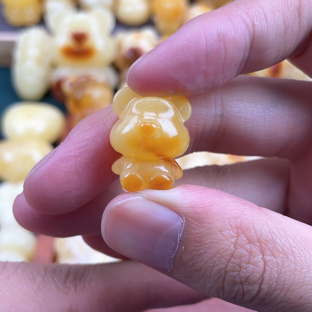 琥珀裸石未镶嵌妖*蜜蜡