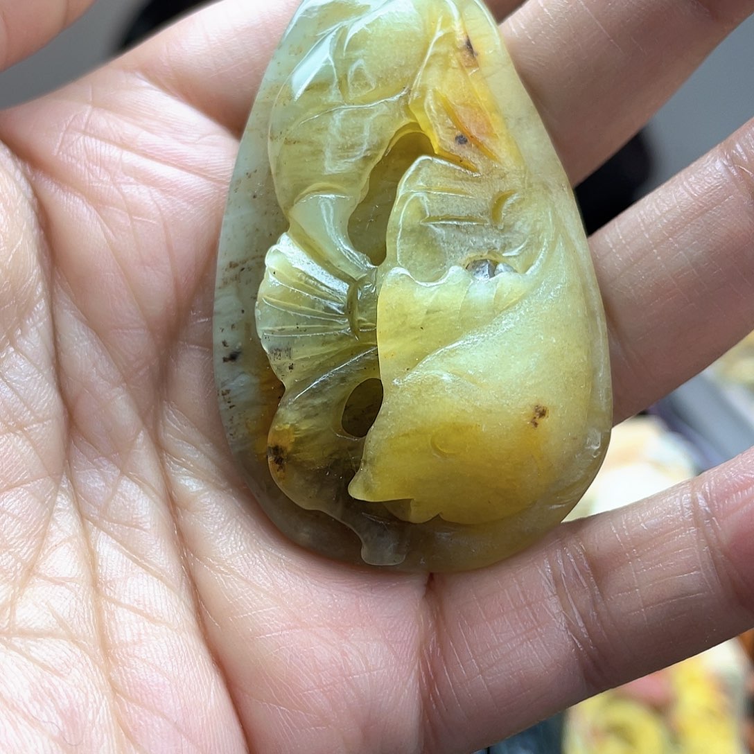 蛇纹石玉颈饰未镶嵌