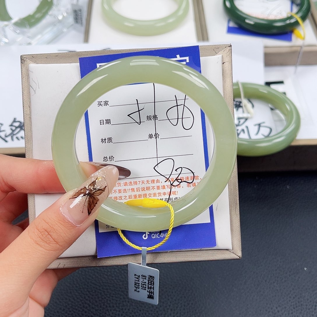 和田玉手镯未镶嵌