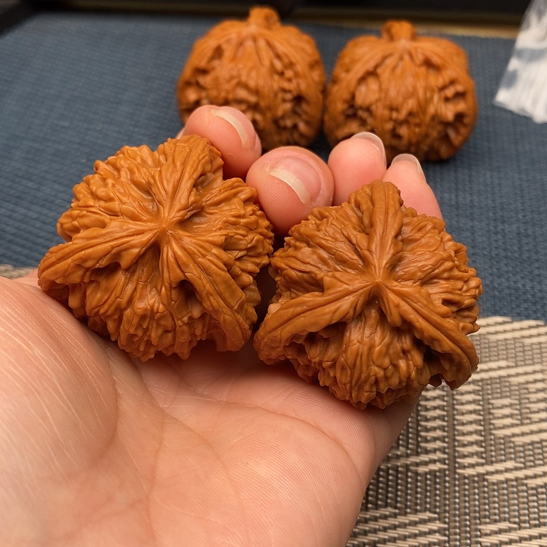 项***文玩核桃吊坠三棱