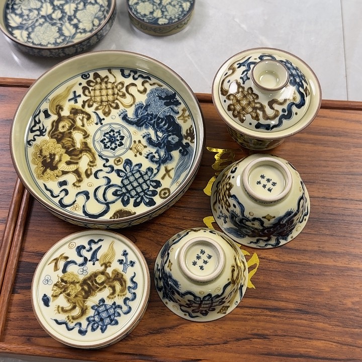 瓷片釉里金狮子五件套