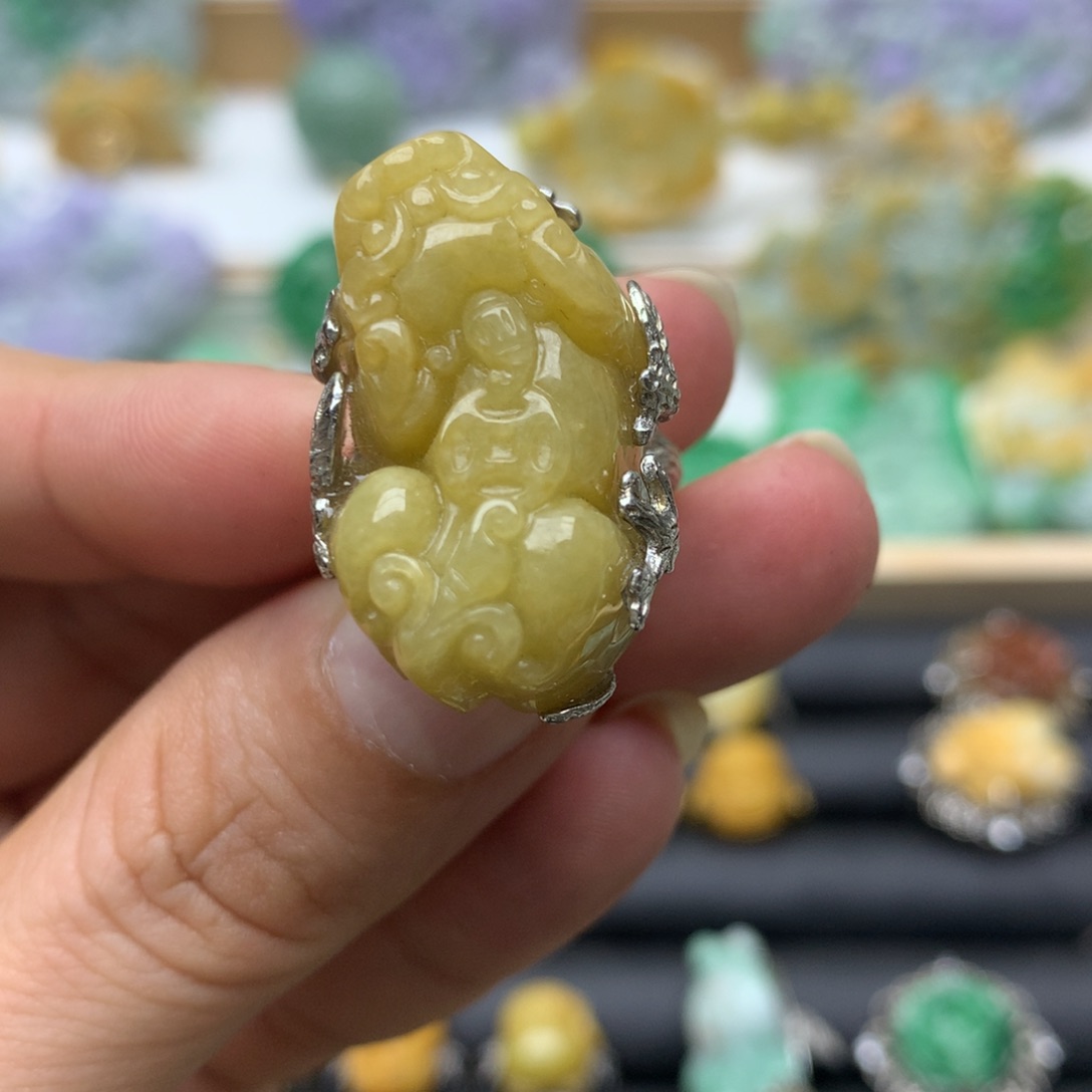 翡翠颈饰未镶嵌翡翠