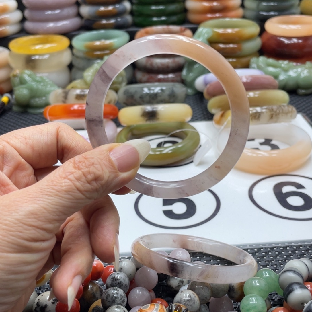 石英岩玉未镶嵌手镯