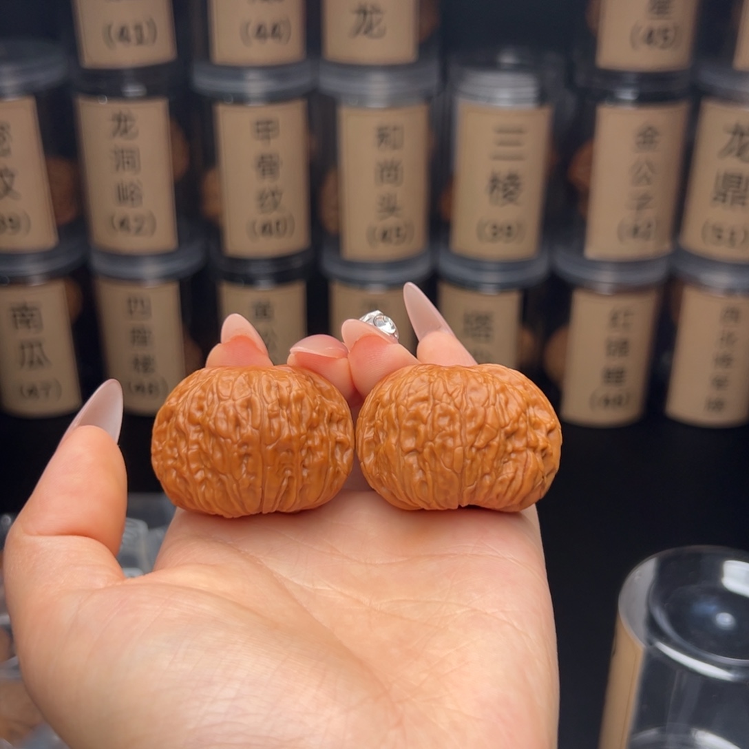 天***月文玩核桃吊坠平底锅