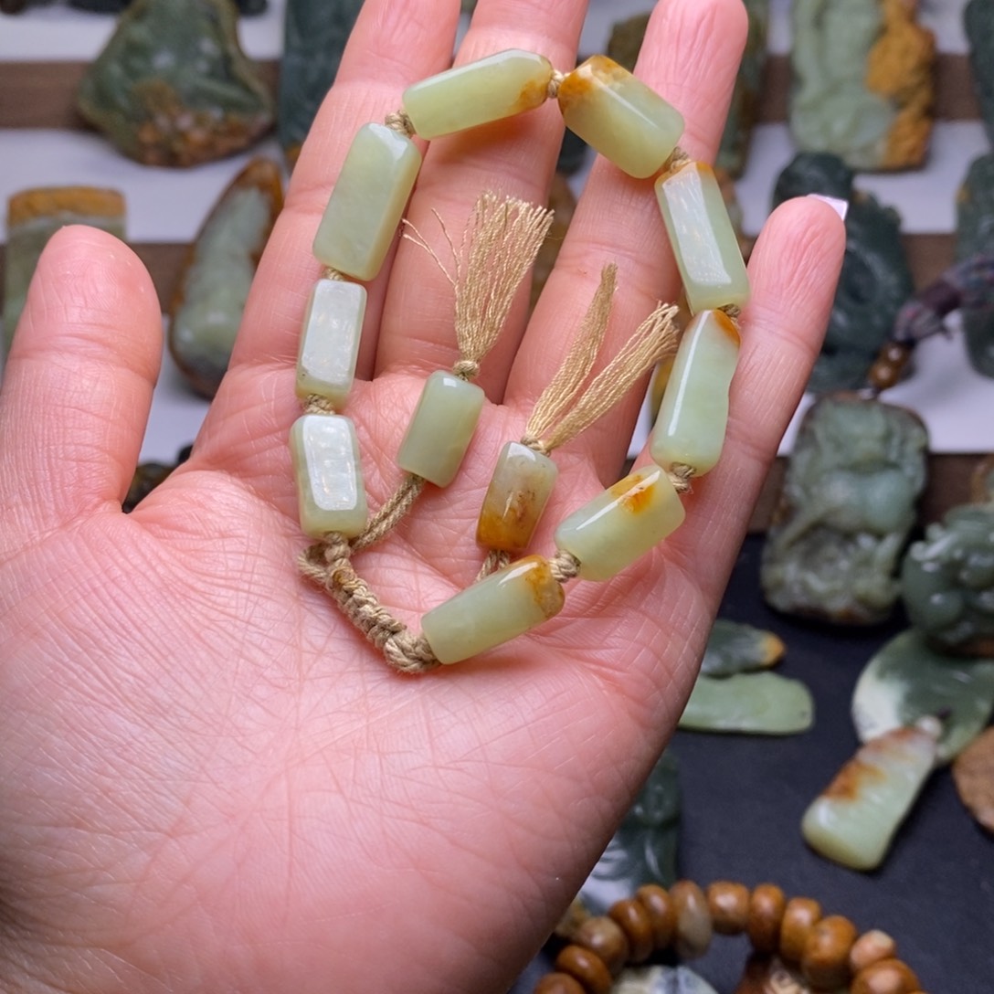 岫岩河磨玉（透闪石质玉）手串未镶嵌大***W